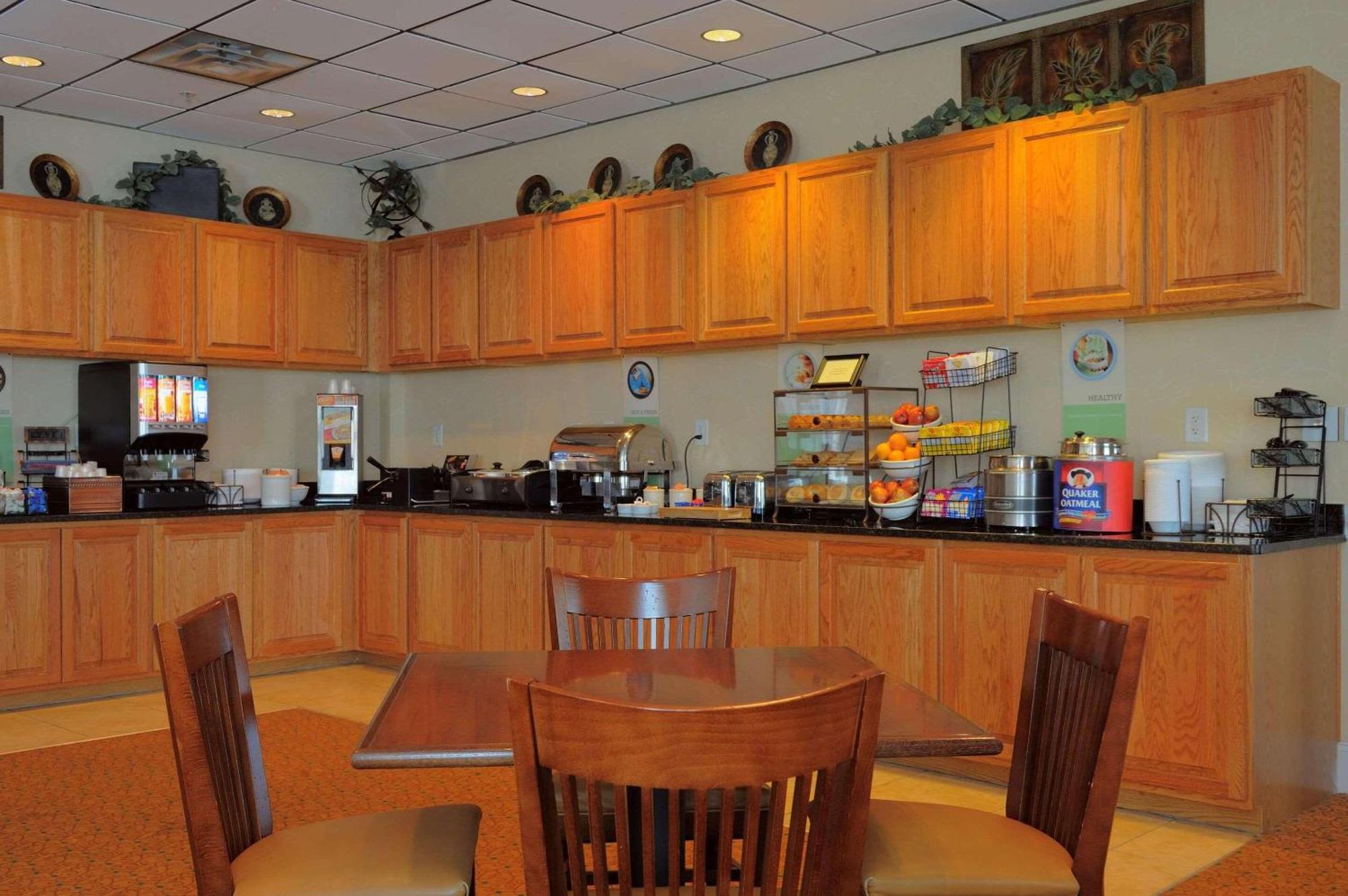 Spark By Hilton Orangeburg Restaurant bilde